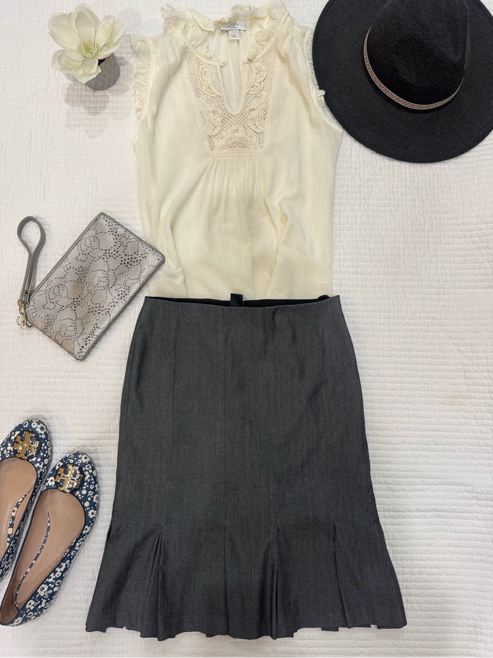 GAP Charcoal Gray Midi Skirt with Pleated Hem Size 0